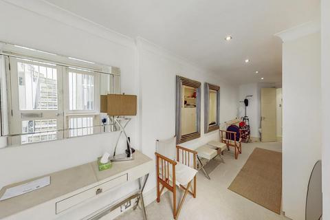 3 bedroom flat to rent, Three Bedroom Flat  Three Bathroom  To Let   Queens Gate Place  South Kensington  SW7