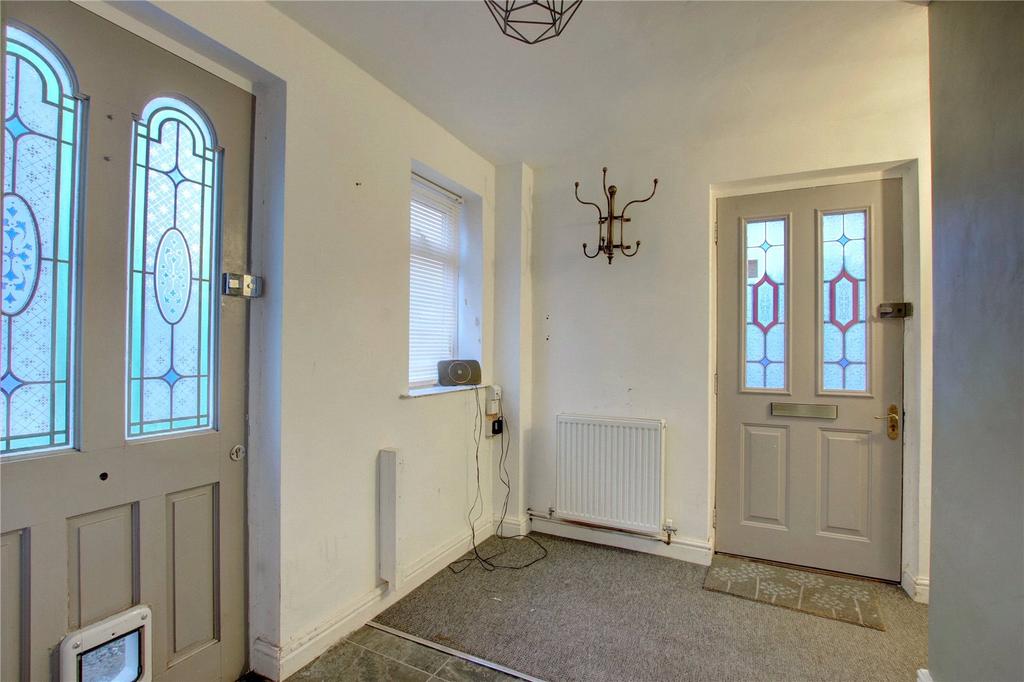 Winslow Avenue, Droitwich... 3 bed semidetached house £1,100 pcm (£