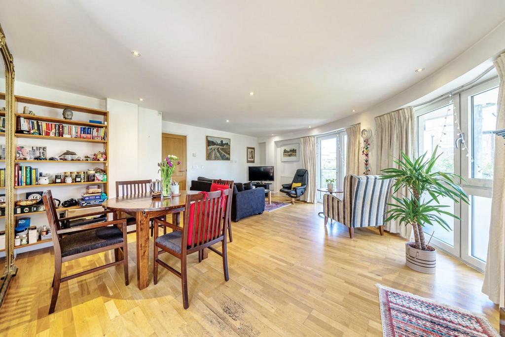 Dryburgh Road, Putney 2 bed flat for sale £625,000