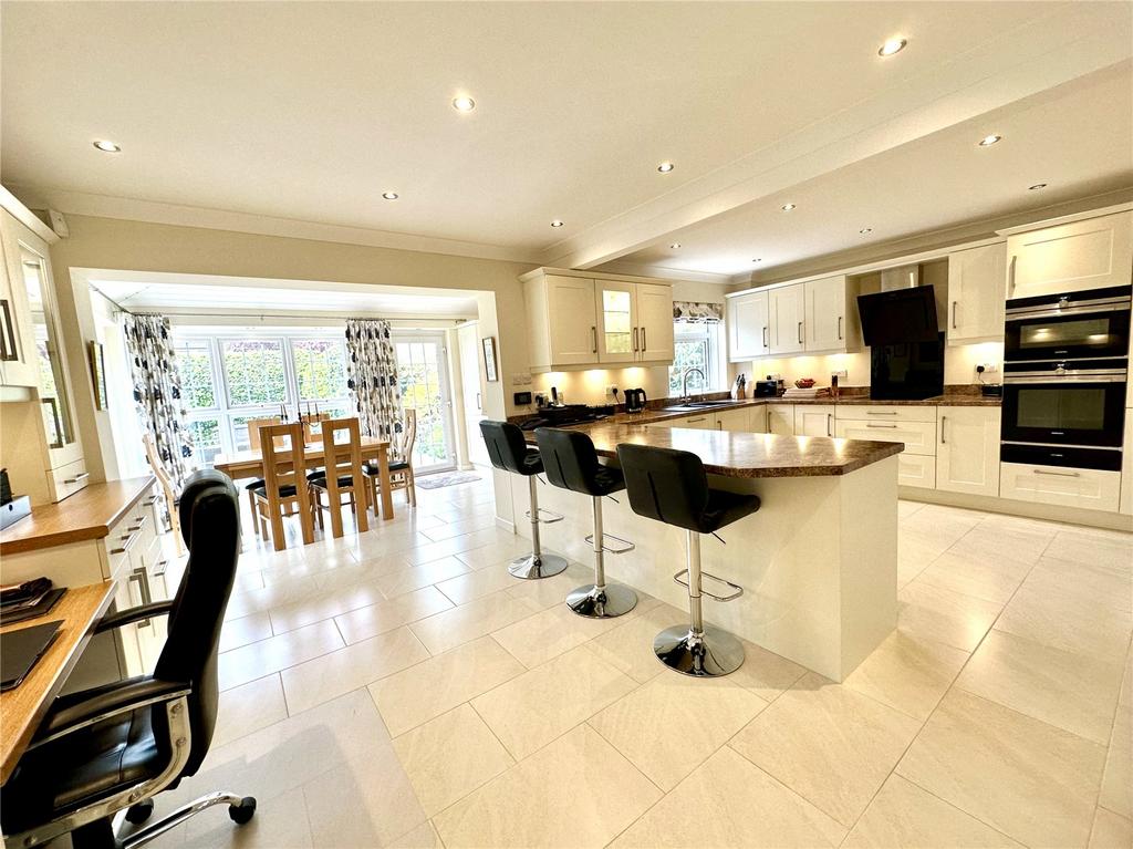 Paddock Gardens, Lymington, Hampshire, SO41 3 bed end of terrace house