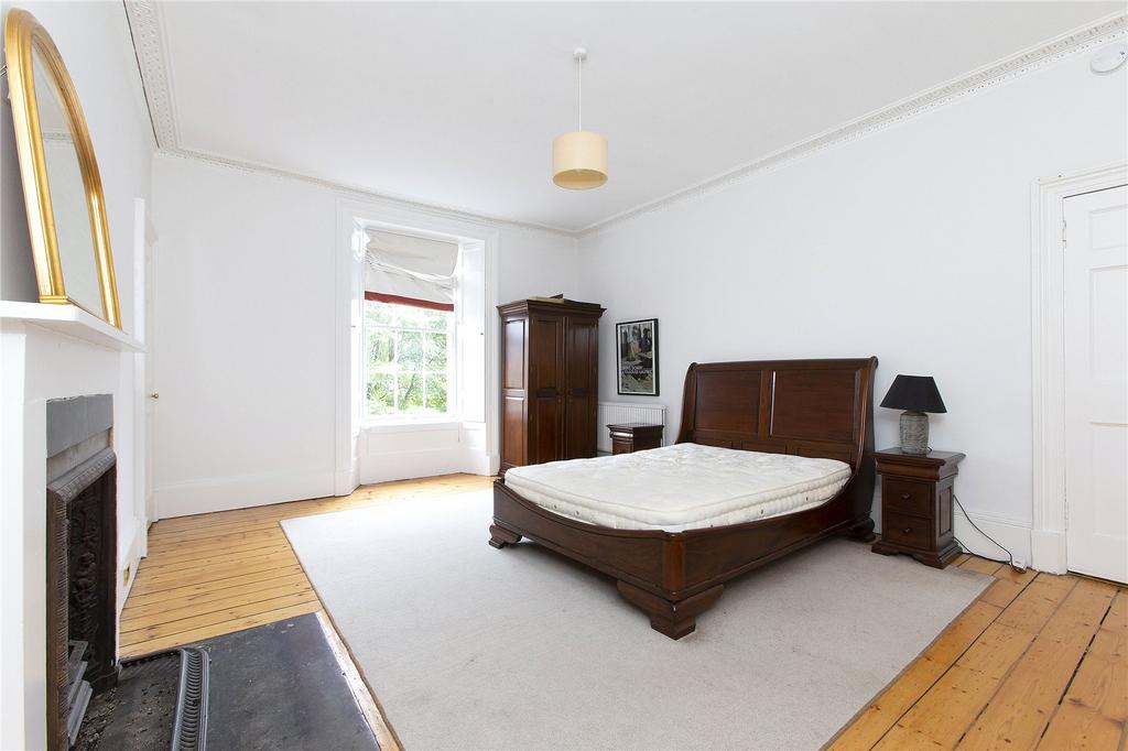 Apartment in Edinburgh - More