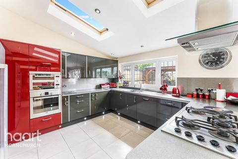 62 Ravenscourt Grove, Hornchurch, RM12 6HH