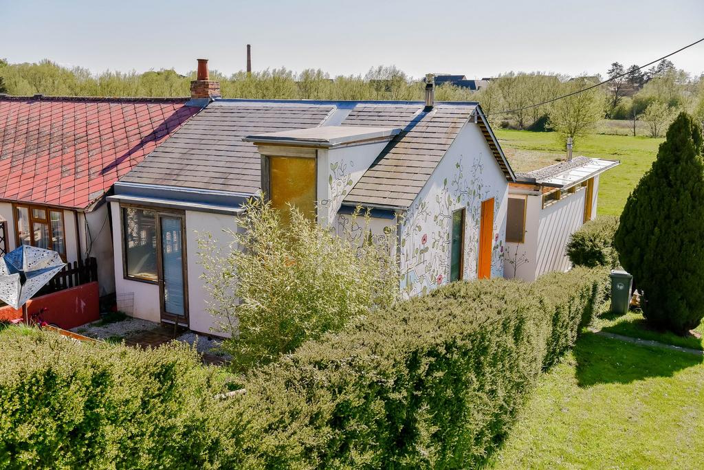 Crawley Road, Witney, OX28 3 bed semidetached bungalow for sale £450,000