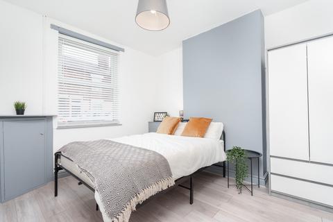 4 bedroom house share to rent - Oldham Street,  Warrington, WA4