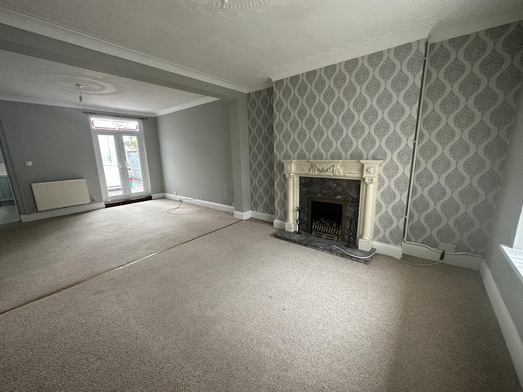 Bryn Road, Ystradgynlais, Swansea. 3 bed semidetached house £750 pcm
