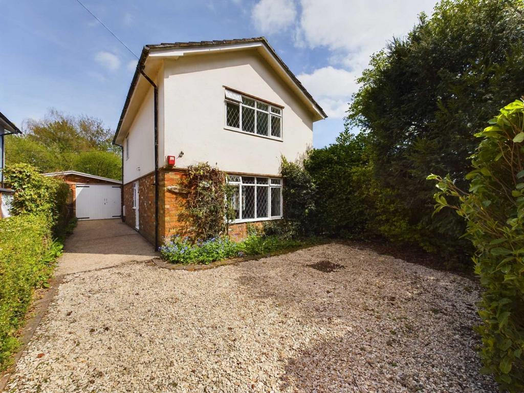 Main Road, Princes Risborough HP27 3 bed detached house for sale £550,000