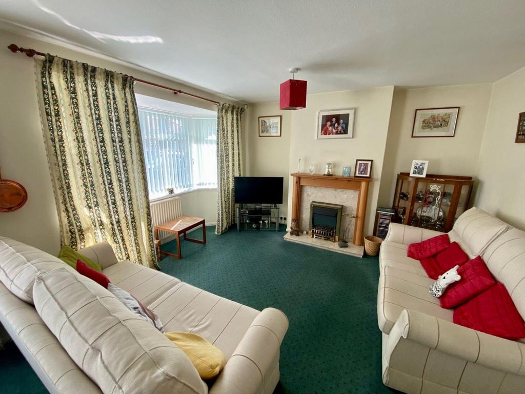 Lounge/dining room