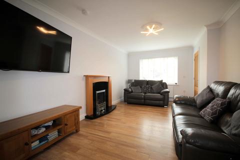 8 Green Park View, Oldham, OL1 4GP