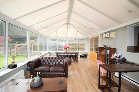 8 Green Park View, Oldham, OL1 4GP