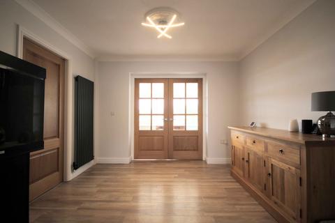 8 Green Park View, Oldham, OL1 4GP