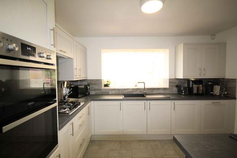 8 Green Park View, Oldham, OL1 4GP