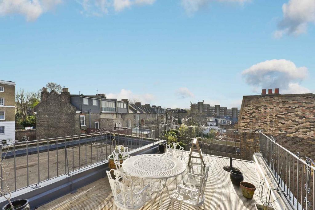 Highbury Park, Highbury, London, N5 1 bed apartment £1,700 pcm (£392 pw)