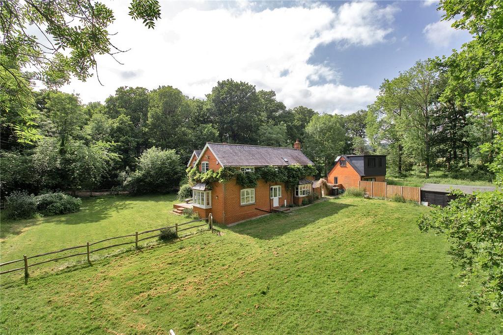 Bank Lane, Hildenborough, Tonbridge, Kent, TN11 6 bed detached house