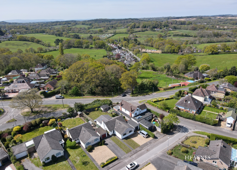 Violet Farm Close, Corfe Mullen, BH21 3DR 3 bed detached bungalow for