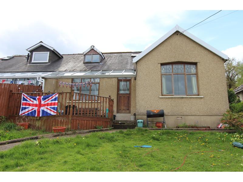 Halls Road, Newbridge 2 bed bungalow for sale £239,950