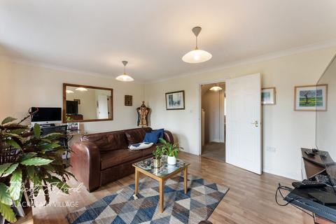 26 Barlow Drive, London, SE18 4NE