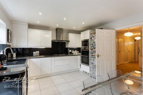 26 Barlow Drive, London, SE18 4NE