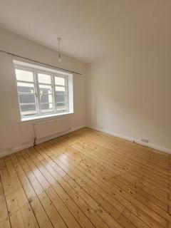 2 bedroom apartment to rent, Surbiton,  Surrey,  KT6