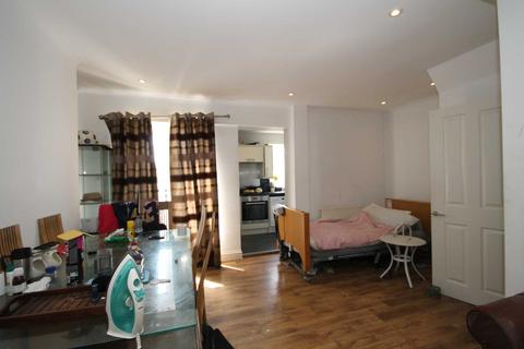 87 Kingsbridge Road, Morden, SM4 4PU