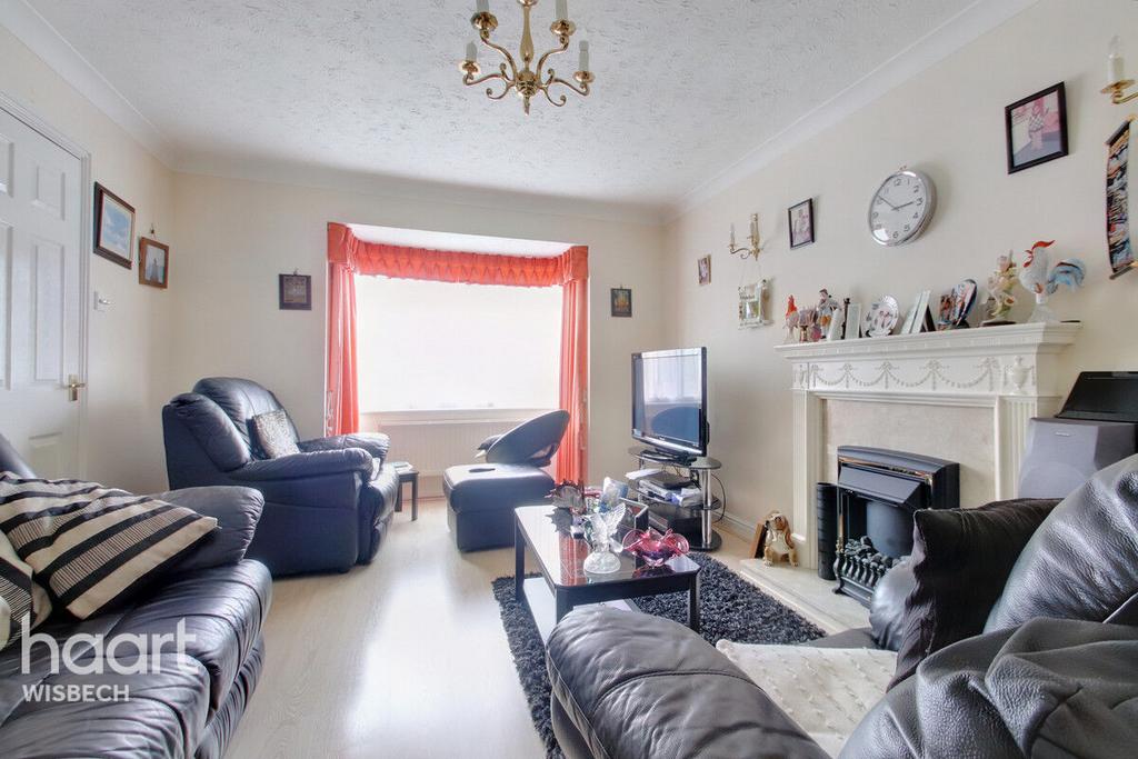 Peartree Way, Elm 4 bed detached house for sale £300,000