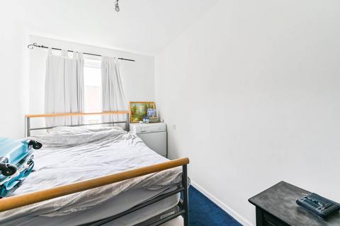 2 bedroom flat to rent - Elizabeth Gardens, Stanmore, HA7