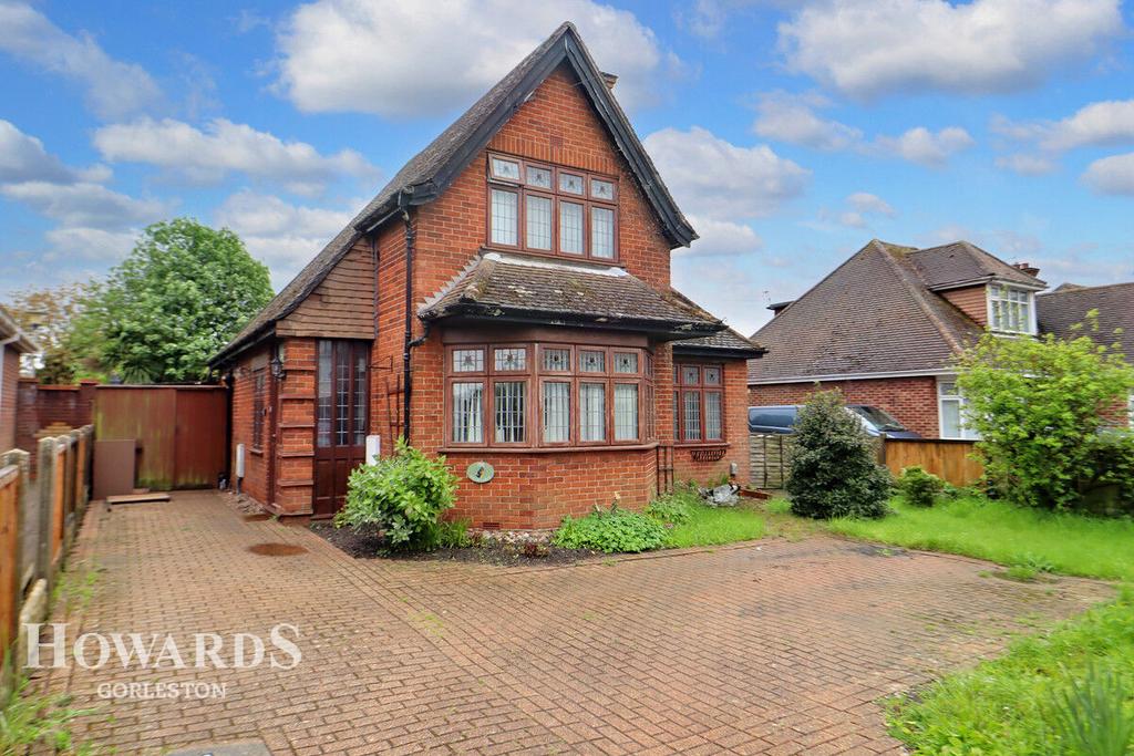 Middleton Road, Gorleston 4 bed detached house for sale £300,000