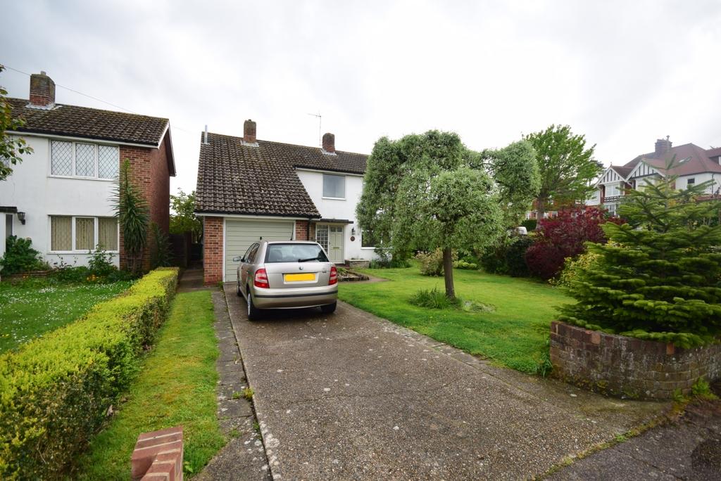 Earlsfield Road Hythe CT21 3 bed detached house £1,200 pcm (£277 pw)