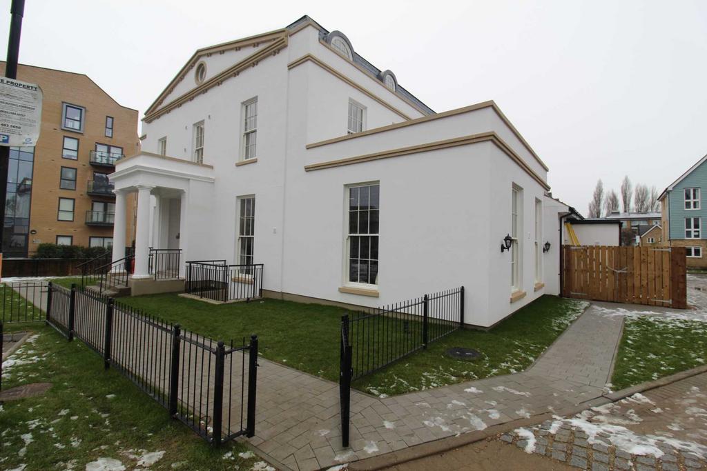 Butterly Crescent, Hemel Hempstead HP3 2 bed apartment to rent £2,000