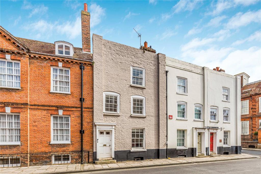 West Pallant, Chichester, West Sussex, PO19 2 bed terraced house for
