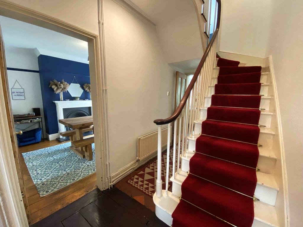 Entrance Hallway/Sta