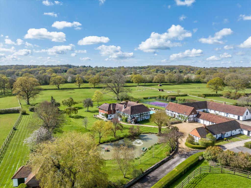 Lyons Road, Slinfold, Horsham, West Sussex, RH13 5 bed detached house