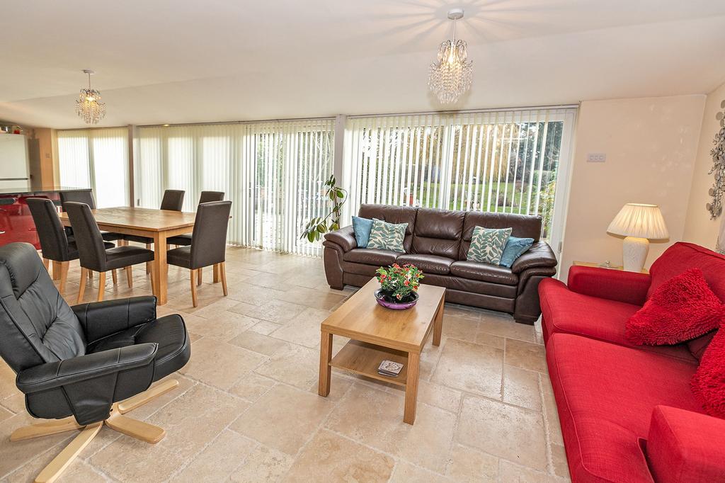 Church Green Road, Bletchley, MK3 5 bed detached house £2,800 pcm (£