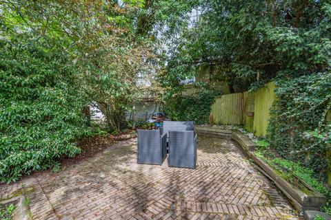 8 Moss Close, Rickmansworth, WD3 1NE