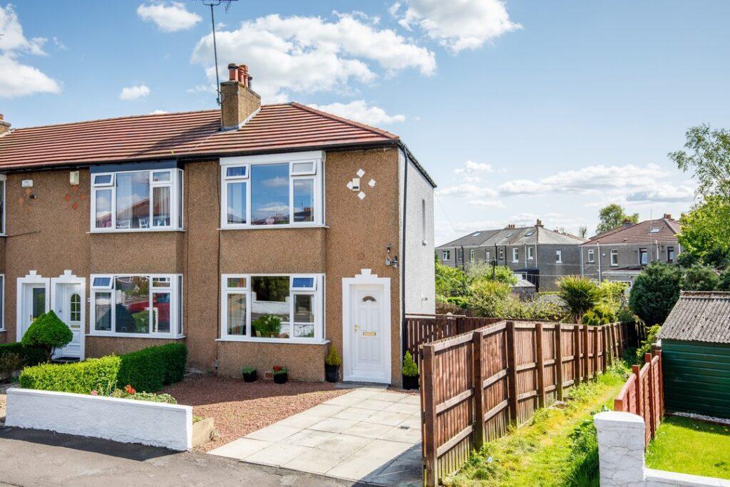 The Oval, Clarkston 2 bed end of terrace house for sale £195,000