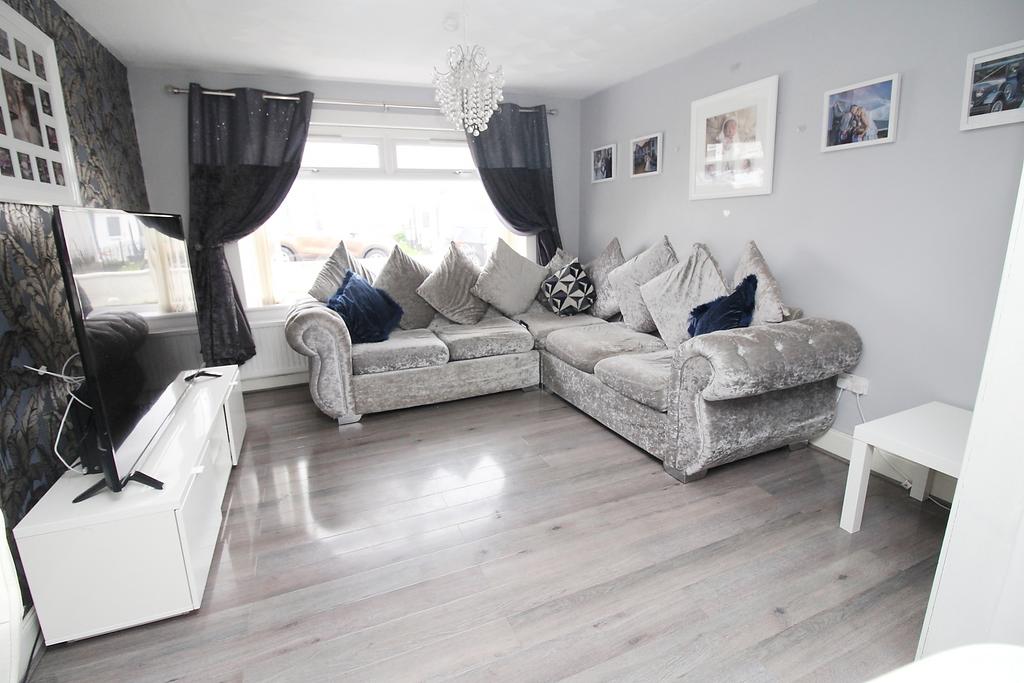 Redburn, Bonhill G83 3 bed terraced house £79,000