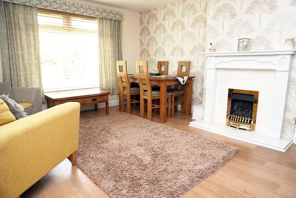 Angus Avenue, East Kilbride G74 4 bed end of terrace house for sale £