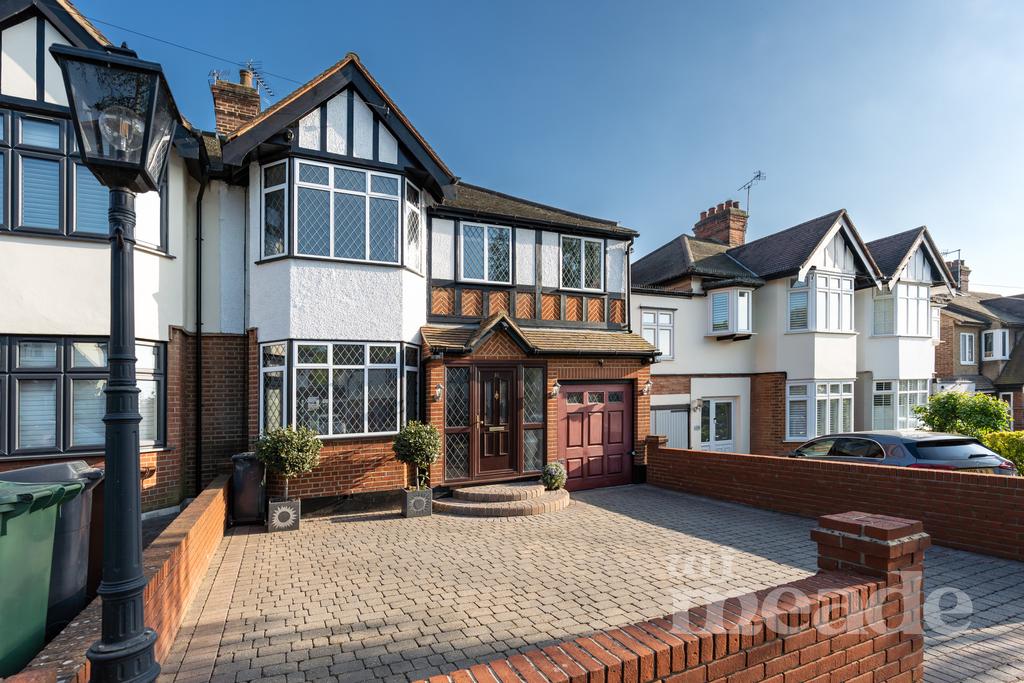 Underwood Road, Chingford, E4 4 bed semidetached house for sale £815,000