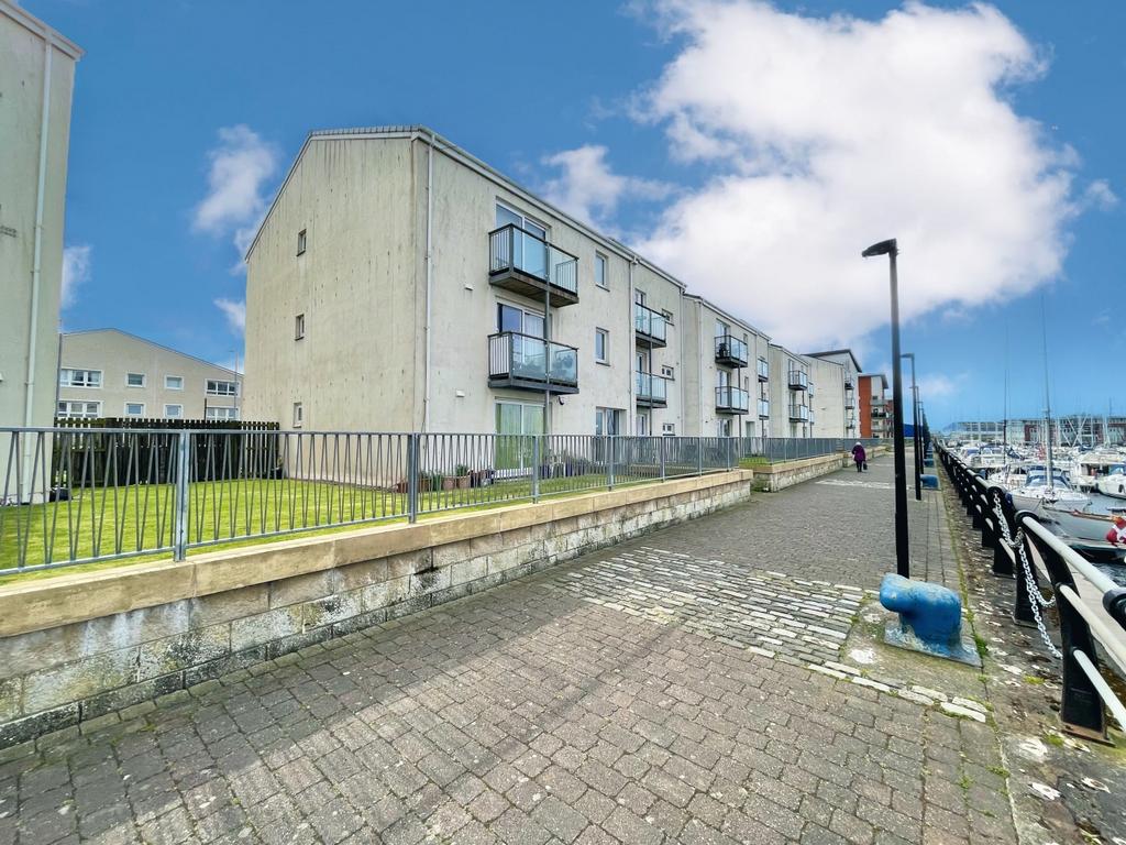 90 Mariners View, Ardrossan 2 bed apartment £99,995