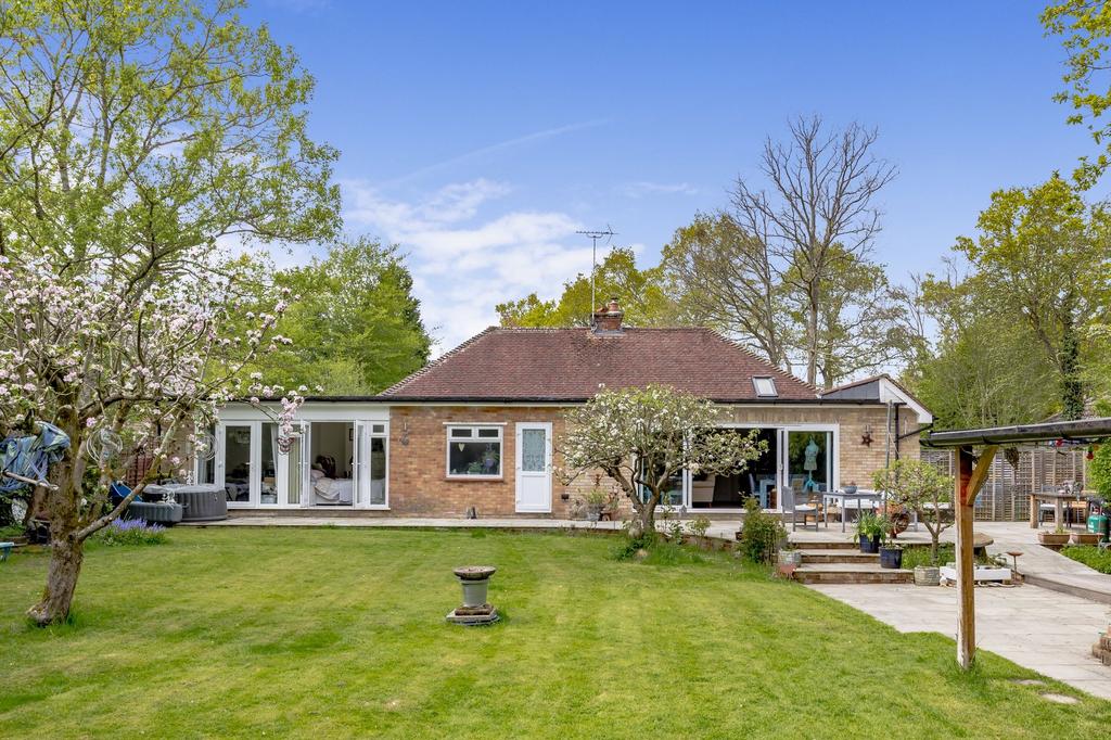 Chalk Road, Ifold, RH14 5 bed detached bungalow for sale £975,000
