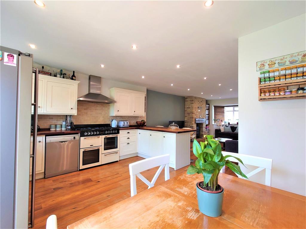 Dining & Kitchen