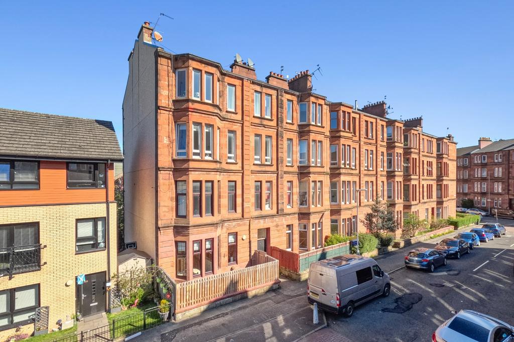 Rhynie Drive, Flat 0/1, Ibrox, Glasgow, G51 2LE 3 bed flat for sale £