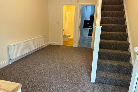 2 bedroom terraced house to rent - South Park Road, Ilford IG1