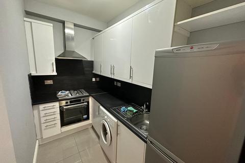 2 bedroom terraced house to rent - South Park Road, Ilford IG1