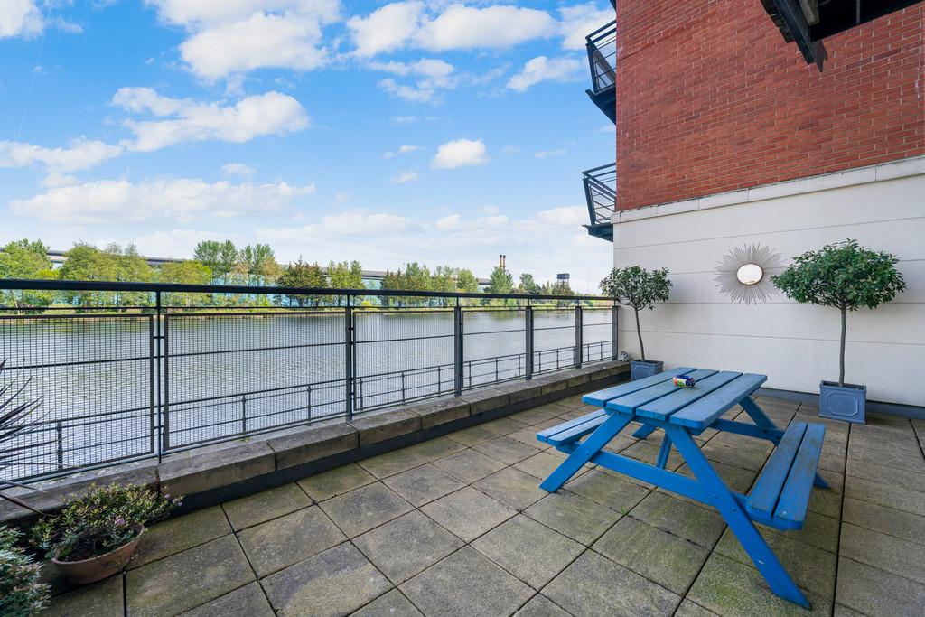 Henke Court, Cardiff Bay 1 bed apartment £1,050 pcm (£242 pw)