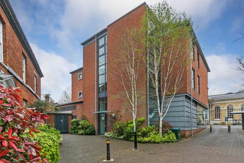Flat 2, 3 Exchange Square, Winchester, SO23 8FJ