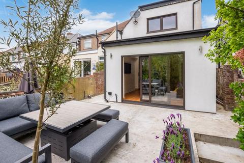 24 Eversley Avenue, Bexleyheath, DA7 6RB
