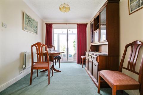 6 Appleton Drive, Dartford, DA2 7EN