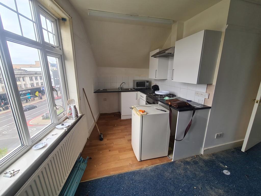 Rushey Green, Catford 2 bed flat £1,400 pcm (£323 pw)