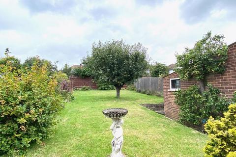 25 Bunby Road, Stoke Poges, Slough, SL2 4BS
