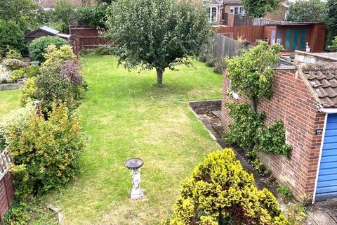 25 Bunby Road, Stoke Poges, Slough, SL2 4BS